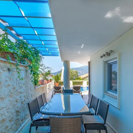 Sleeps 8 Pool Air Con Wifi Калкан