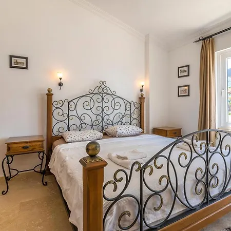 Sleeps 8 Pool Air Con Wifi Вилла Калкан